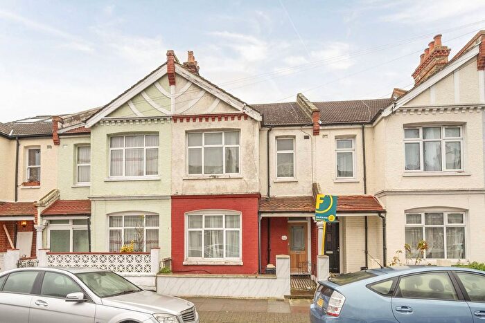 4 Bedroom Property To Rent In Ashvale Road, Tooting, London, SW17