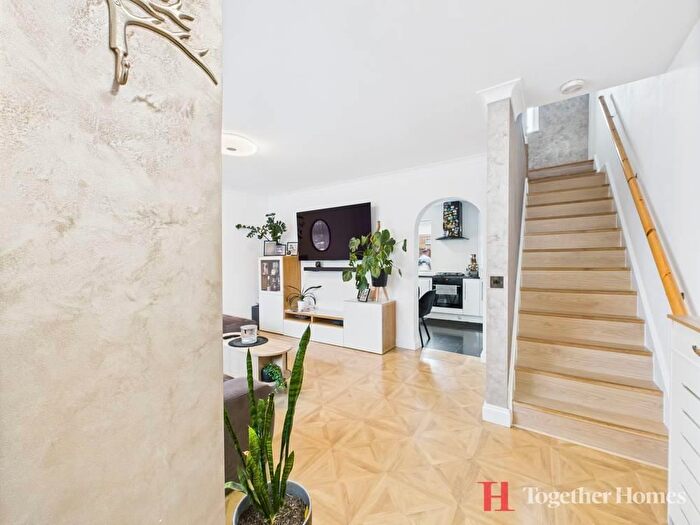 2 Bedroom Property For Sale In Daiglen Drive, South Ockendon, RM15