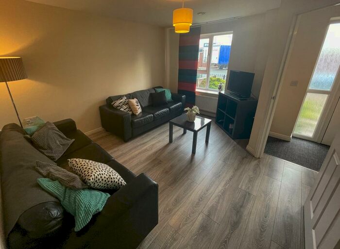 4 Bedroom Terraced House To Rent In Durning Road, L7