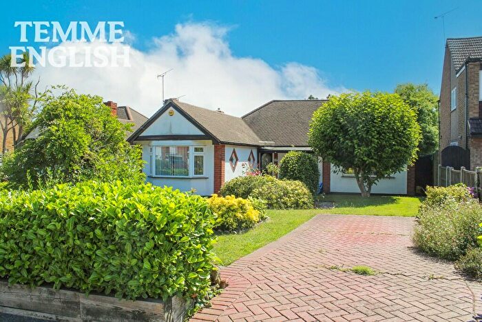3 Bedroom Detached Bungalow For Sale In Highcliffe Road, Wickford, Essex, SS11