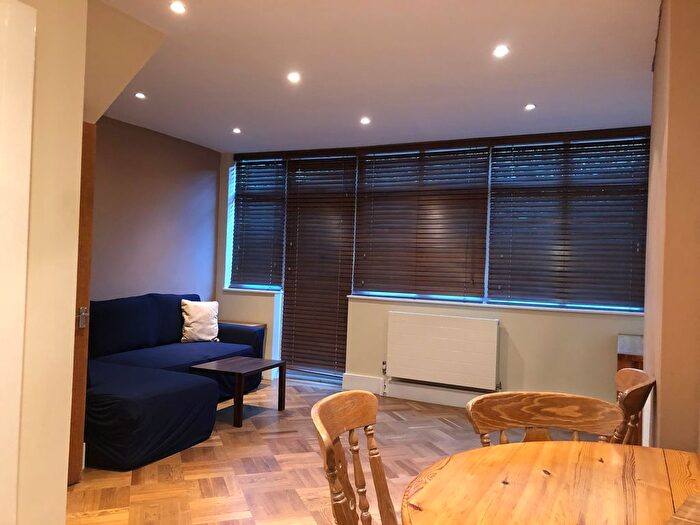 2 Bedroom Flat To Rent In Shoreham Close, London, SW18