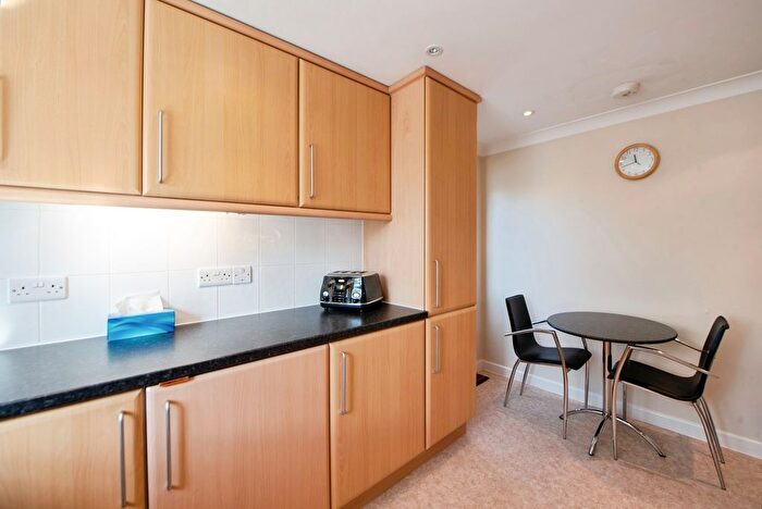 2 Bedroom Bungalow For Sale In Lonsdale Gardens, Providence Hill, Bursledon, Southampton, SO31