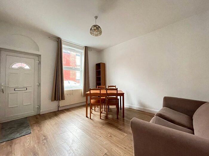 2 Bedroom Terraced House To Rent In Kelsall Road, Leeds, LS6