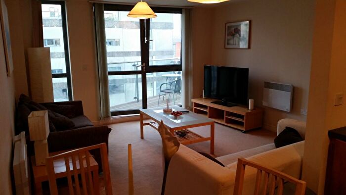 1 Bedroom Flat To Rent In Centenary Plaza, Birmingham, West Midlands, B1