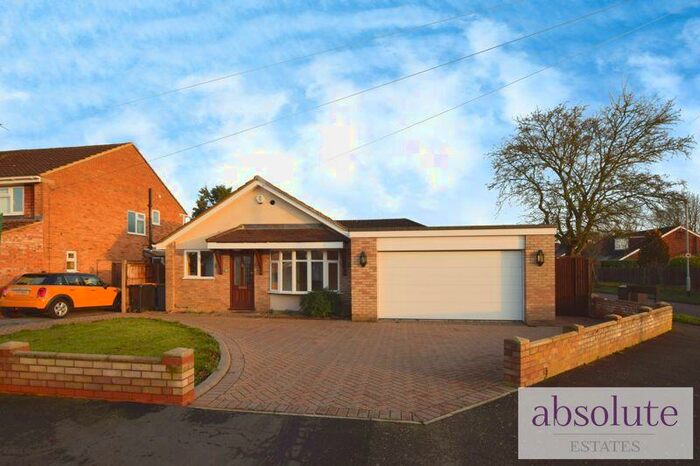 3 Bedroom Detached Bungalow To Rent In Heronscroft, Goldington Area, Bedford, MK41