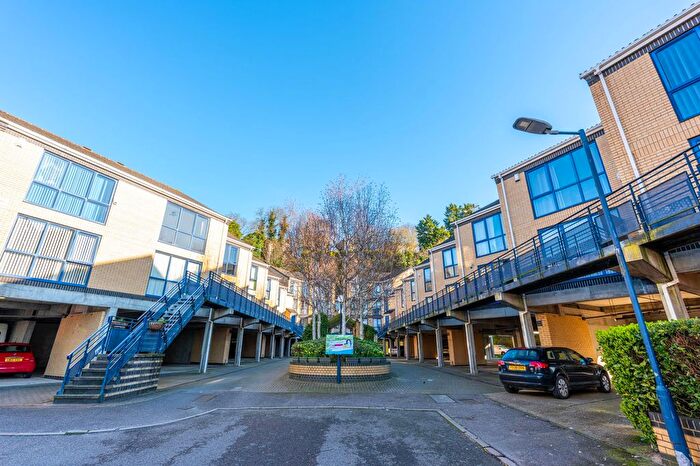 2 Bedroom Flat To Rent In Valetta Way, Rochester, ME1