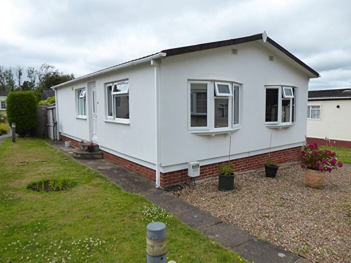 2 Bedroom Mobile/park Home For Sale In Warren Park, Boxhill Road, Boxhill, Nr Dorking, KT20