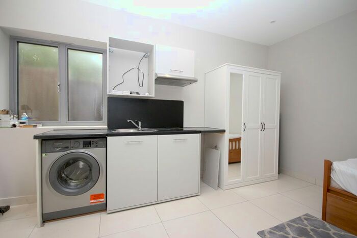 Studio To Rent In Batchworth Lane, Northwood, HA6