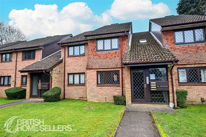 1 Bedroom Flat For Sale In Grasmere Close, Watford, Hertfordshire, WD25
