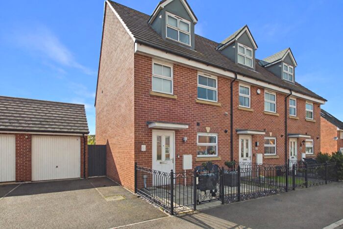3 Bedroom Semi-Detached House For Sale In Wendling Road Kingsway, Gloucester, GL2