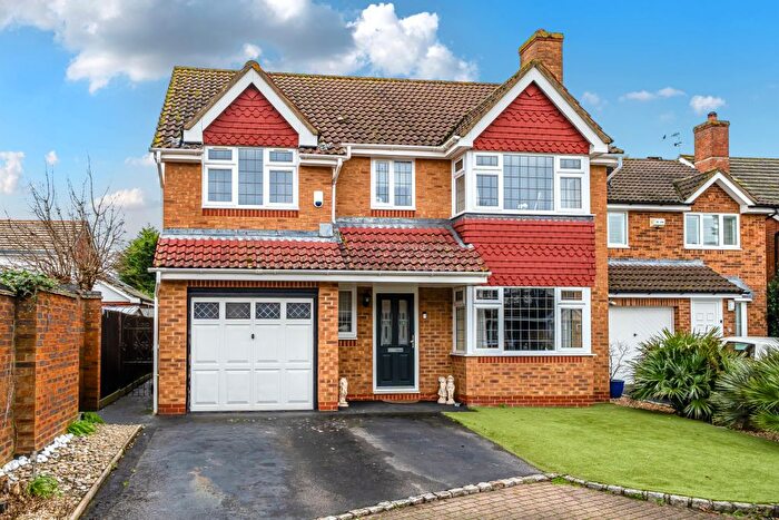 4 Bedroom Detached House For Sale In Abelia Close, West End, Woking, GU24