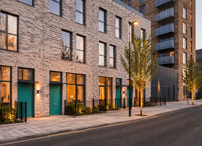 4 Bedroom Terraced House For Sale In Henry Street, Surrey Quays, SE8