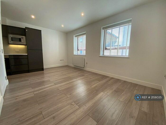 1 Bedroom Flat To Rent In Western Road, Romford, RM1