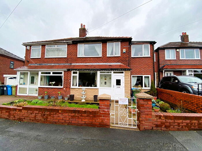 3 Bedroom Semi Detached House For Sale In Oriel Close, Chadderton, Oldham, OL9