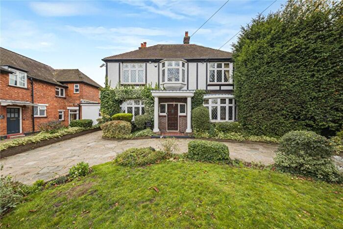 4 Bedroom Detached House For Sale In Pilgrims Way, Dartford, Kent, DA1