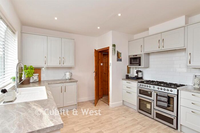 4 Bedroom Chalet For Sale In Harbour View Road, Newhaven, East Sussex, BN9