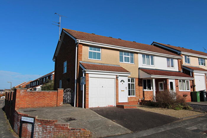 3 Bedroom Semi-Detached House For Sale In Langdale Drive, Freshbrook, Swindon, SN5