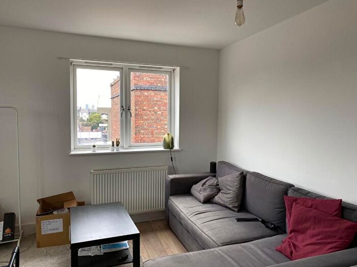 3 Bedroom Flat To Rent In Rollins Street, London, SE15