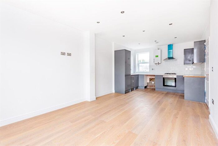 2 Bedroom Flat To Rent In Maple Road, London, Penge, SE20