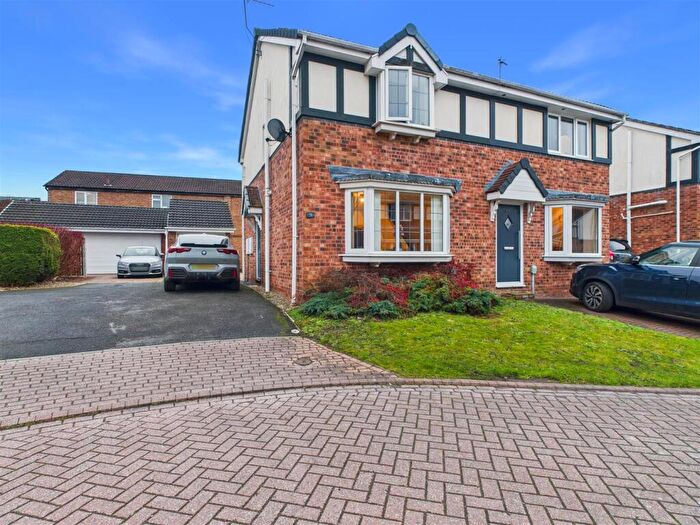 3 Bedroom Semi-Detached House For Sale In Centurion Way, Brough, HU15