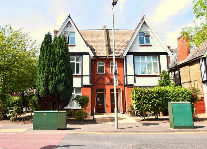 Studio To Rent In Berrylands Road, Berrylands, Surbiton, KT5