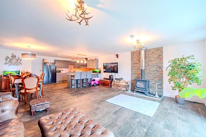 5 Bedroom Detached House For Sale In South Coast Road, Peacehaven, BN10