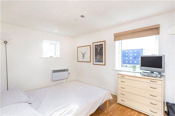 1 Bedroom Flat To Rent In Holland Gardens, Brentford, TW8