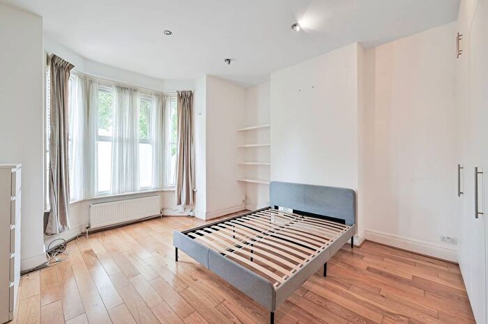 2 Bedroom Flat To Rent In Burton Road, Kilburn, London, NW6