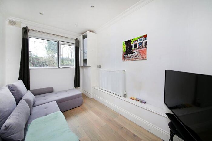 2 Bedroom Flat For Sale In Batten Street, Battersea Park, SW11