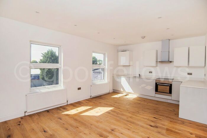 3 Bedroom Flat To Rent In Kingston Road, London, SW19