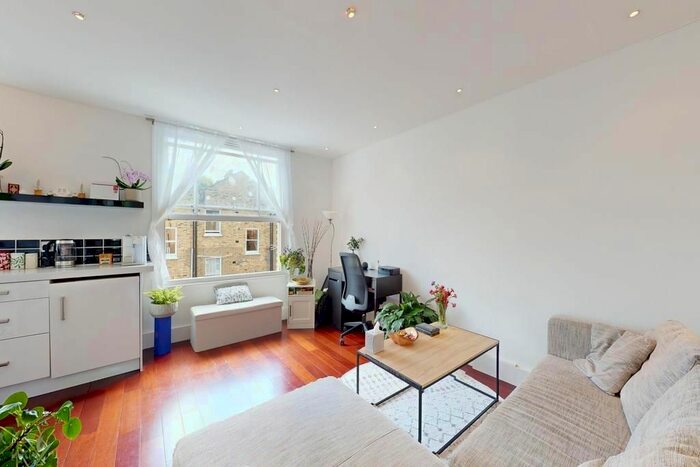 2 Bedroom Flat To Rent In Netherwood Road, London, W14