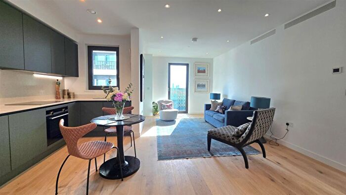 2 Bedroom Flat To Rent In Sutherland Apartments, Ebury, London, SW1