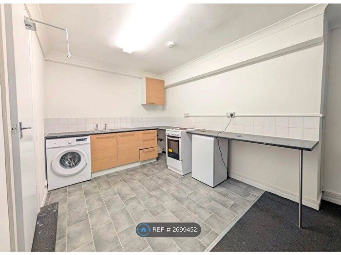 2 Bedroom Flat To Rent In Sun Street, Waltham Abbey, EN9