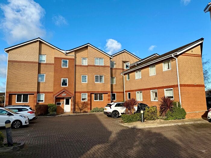 2 Bedroom Flat To Rent In Vespasian Road, Southampton, Hampshire, SO18
