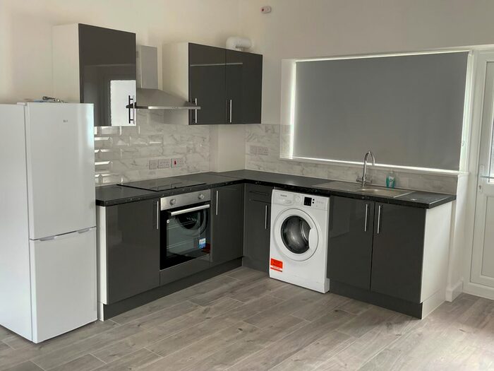 1 Bedroom Flat To Rent In Bennett Road, Romford, RM6