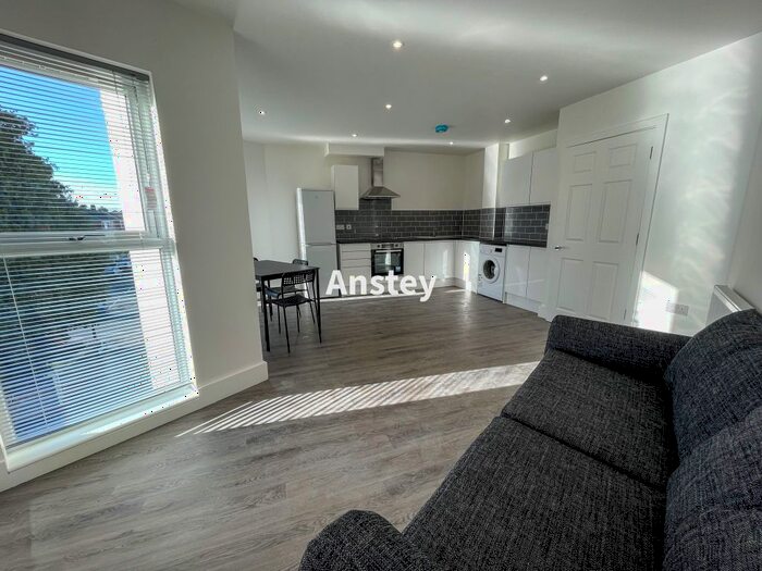 3 Bedroom Flat To Rent In Portswood Road, Southampton, SO17