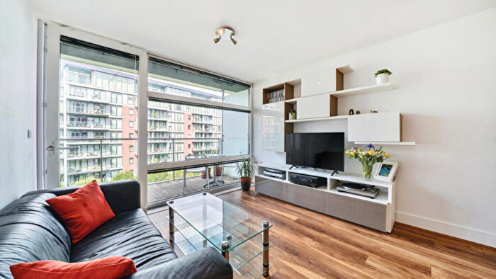 2 Bedroom Flat For Sale In Queenstown Road, Chelsea Bridge Wharf, SW11