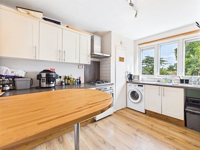 2 Bedroom Flat To Rent In Crieff Court, Teddington, TW11