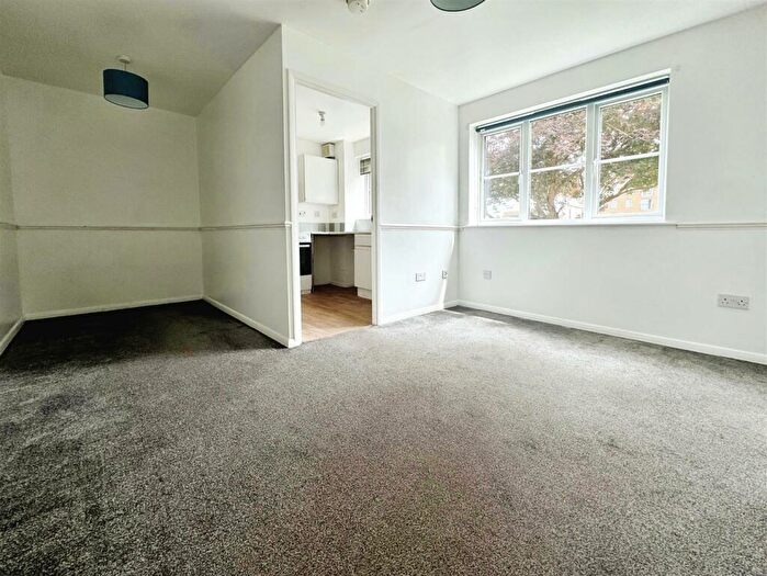 Studio To Rent In Lewes Close, Grays, RM17