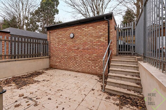 1 Bedroom Flat To Rent In Solent Lodge, Green Lanes, Palmers Green, London, N13
