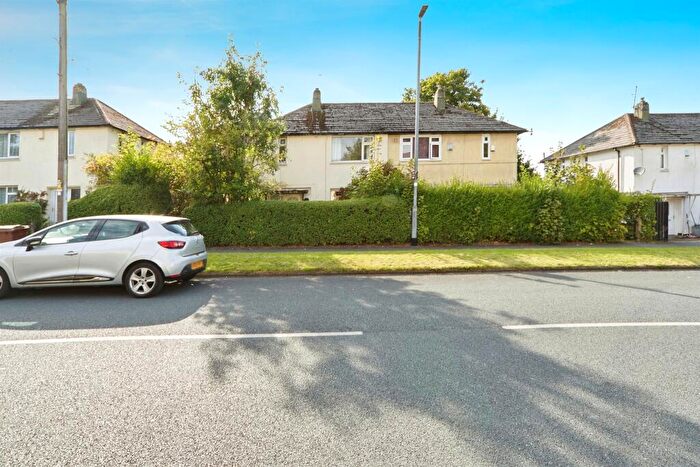 3 Bedroom Semi-Detached House For Sale In Black Moor Road, Leeds, LS17