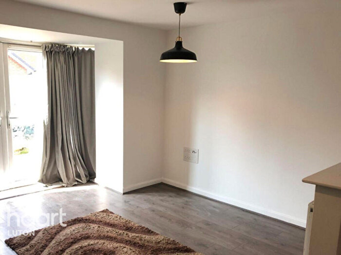 4 Bedroom Terraced House To Rent In Currency Close, Dunstable, LU6