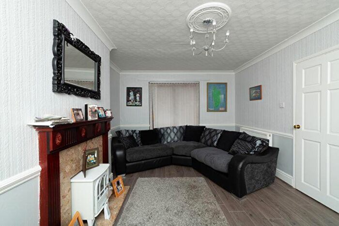 3 Bedroom Semi-Detached House For Sale In Whinney Lane, Ollerton, NG22