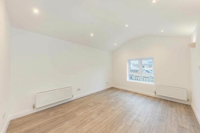 2 Bedroom Flat To Rent In Woodland Grove, London, SE10