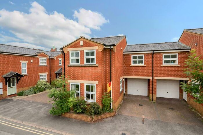 3 Bedroom Semi-Detached House To Rent In Meadow Lane, Iffley Fields, OX4