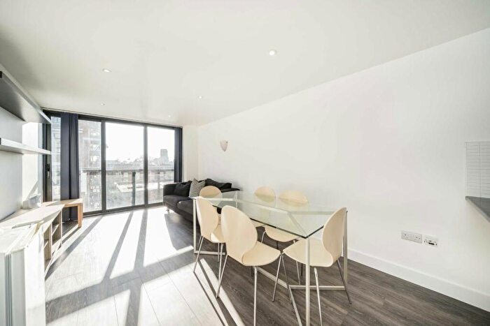 2 Bedroom Flat To Rent In Shacklewell Lane, Dalston, E8