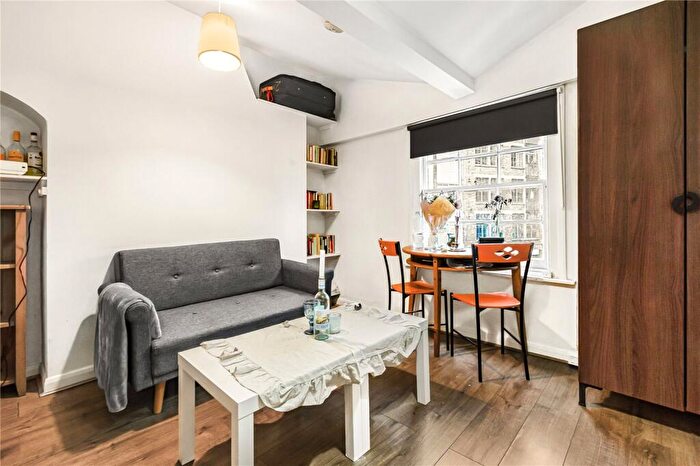 2 Bedroom Apartment To Rent In Compton Street, London, EC1V