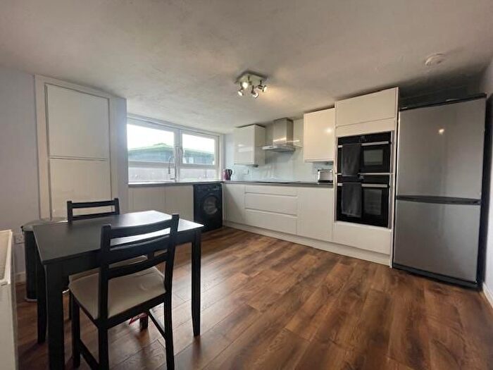 2 Bedroom Flat To Rent In Bon Accord Street, Aberdeen, AB11