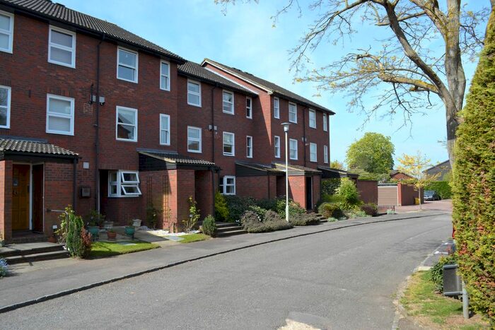 2 Bedroom Maisonette To Rent In Fountain Gardens, Windsor, SL4