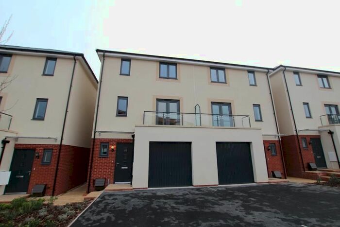 4 Bedroom Semi-Detached House To Rent In Slade Baker Way, Bristol BS16